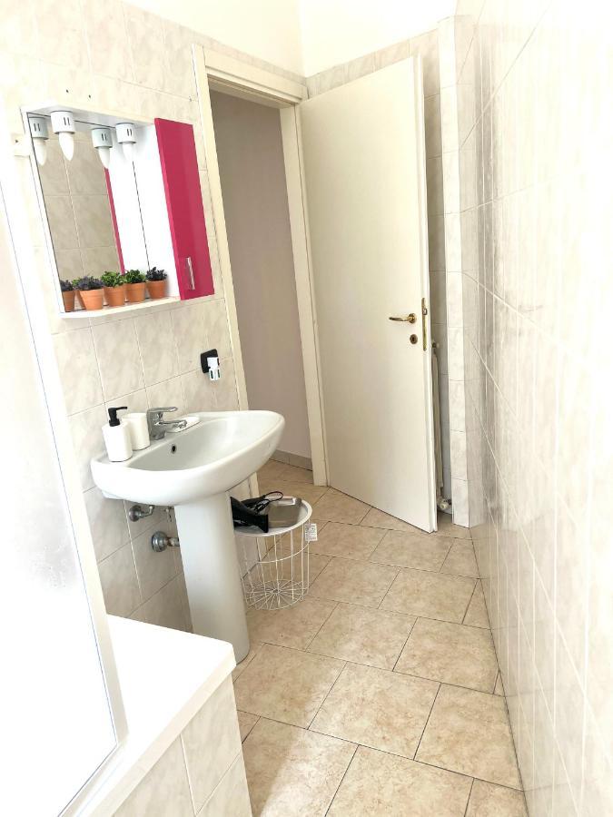 Casa Polly 2 - Ampio E Comodo Appartamento A Voghera Exteriör bild